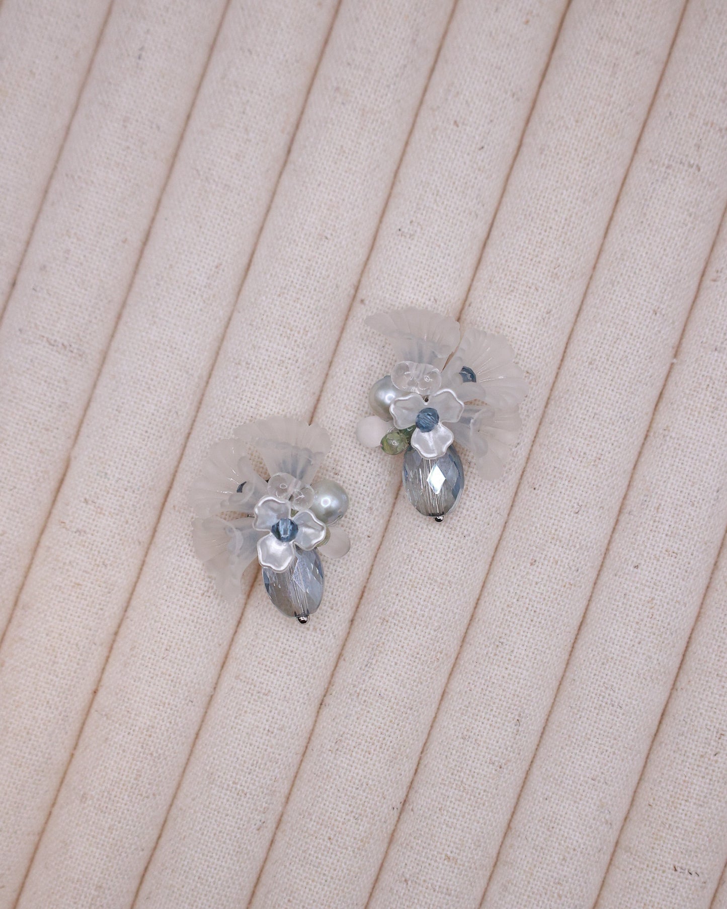 Hanataba: Mizuiro Art Earrings