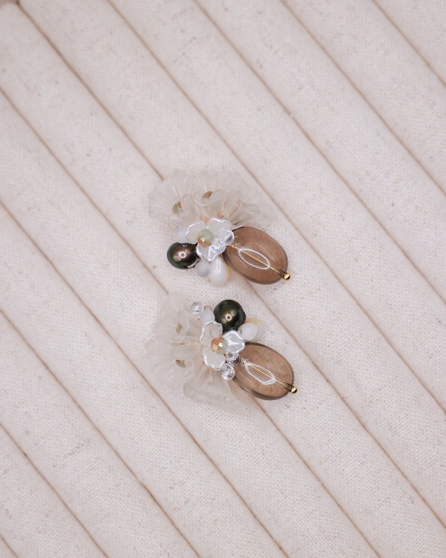 Hanataba: En Art Earrings