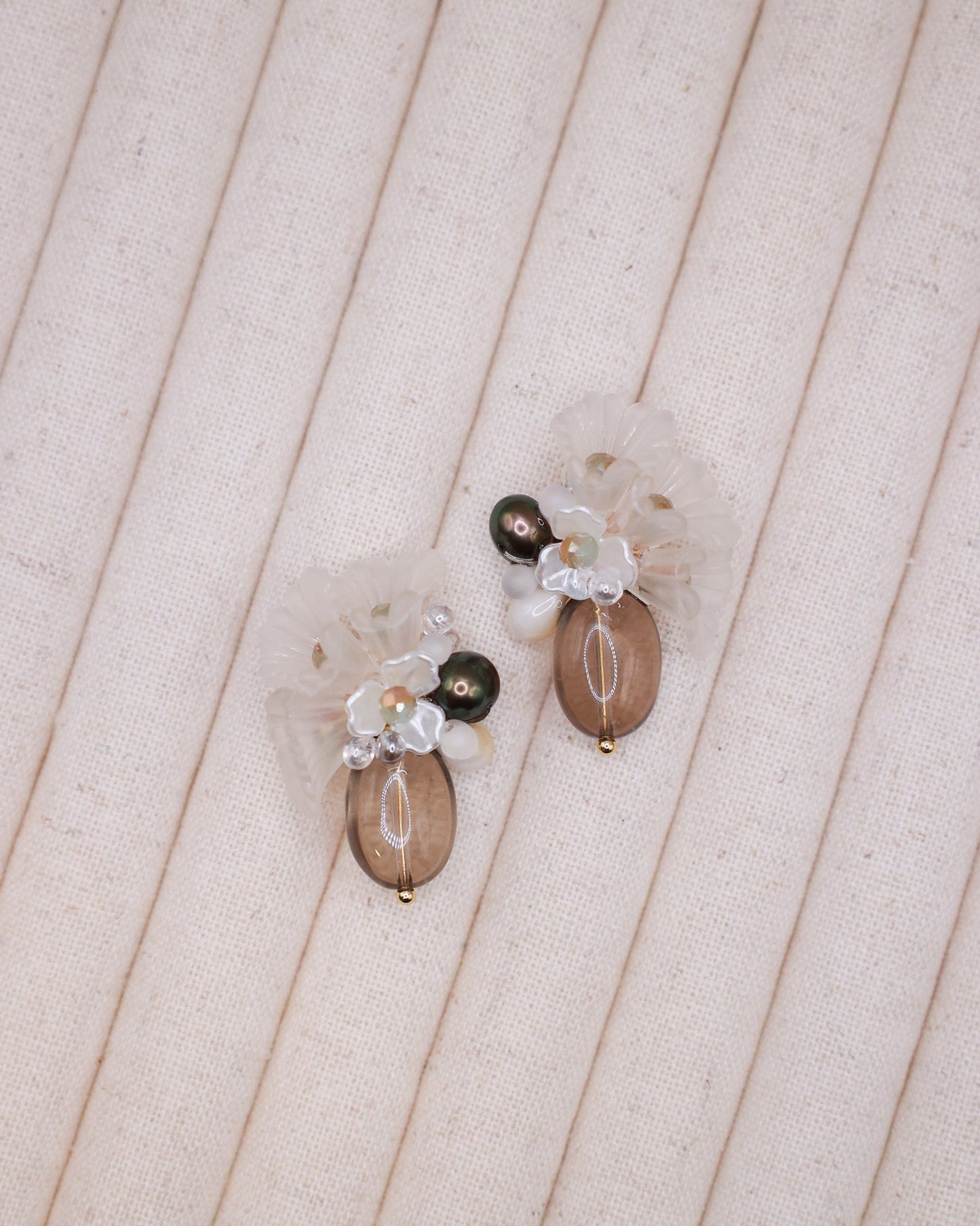 Hanataba: En Art Earrings